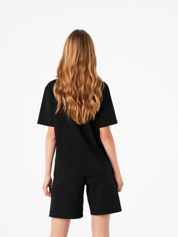 Camiseta negra con logo Carnalita impreso